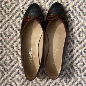 Chanel Interlocking Ballet Flats / Patent Leather
